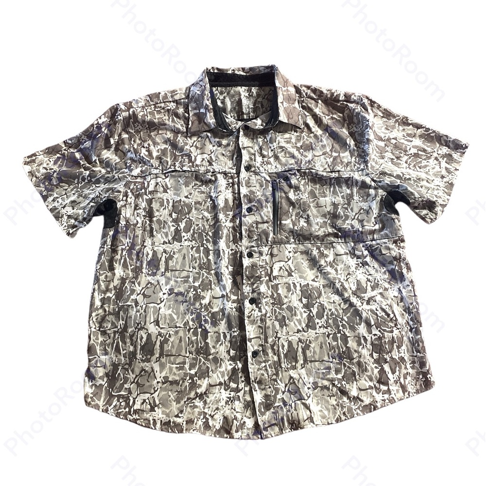 Men's Short-Sleeve Button-Up Shirt in Gray Camo Print